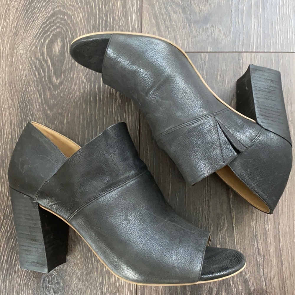 Open toe bootie